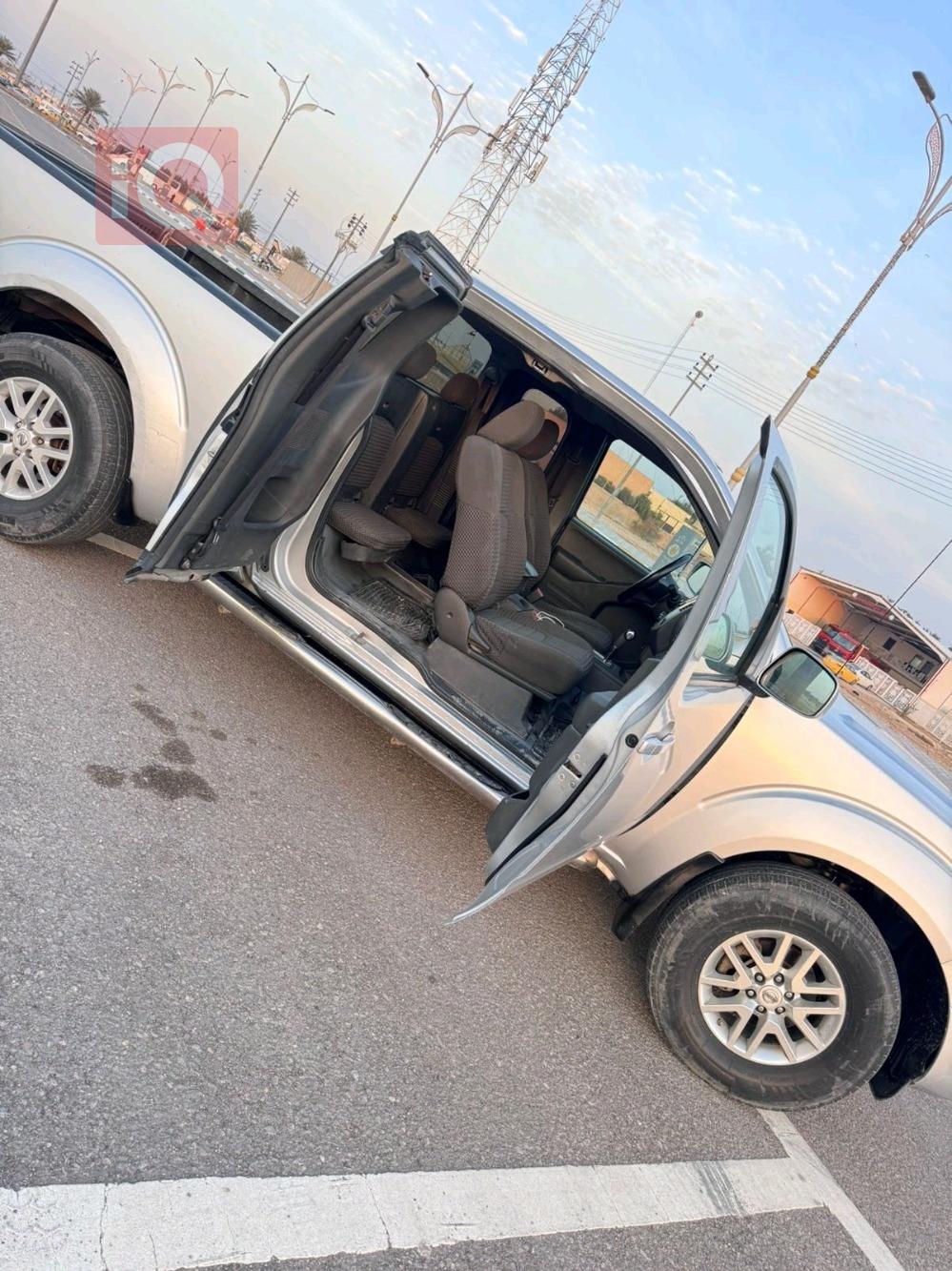 نيسان فرونتر